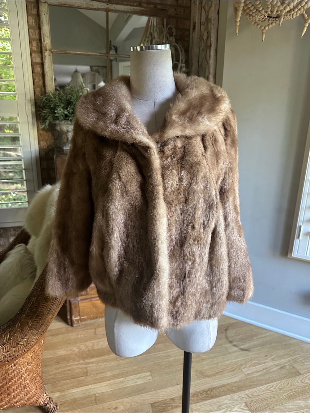 FUR SALON EATON'S OF CANADA VINTAGE FUR JACKET LARGE LUXURY MANTLE
